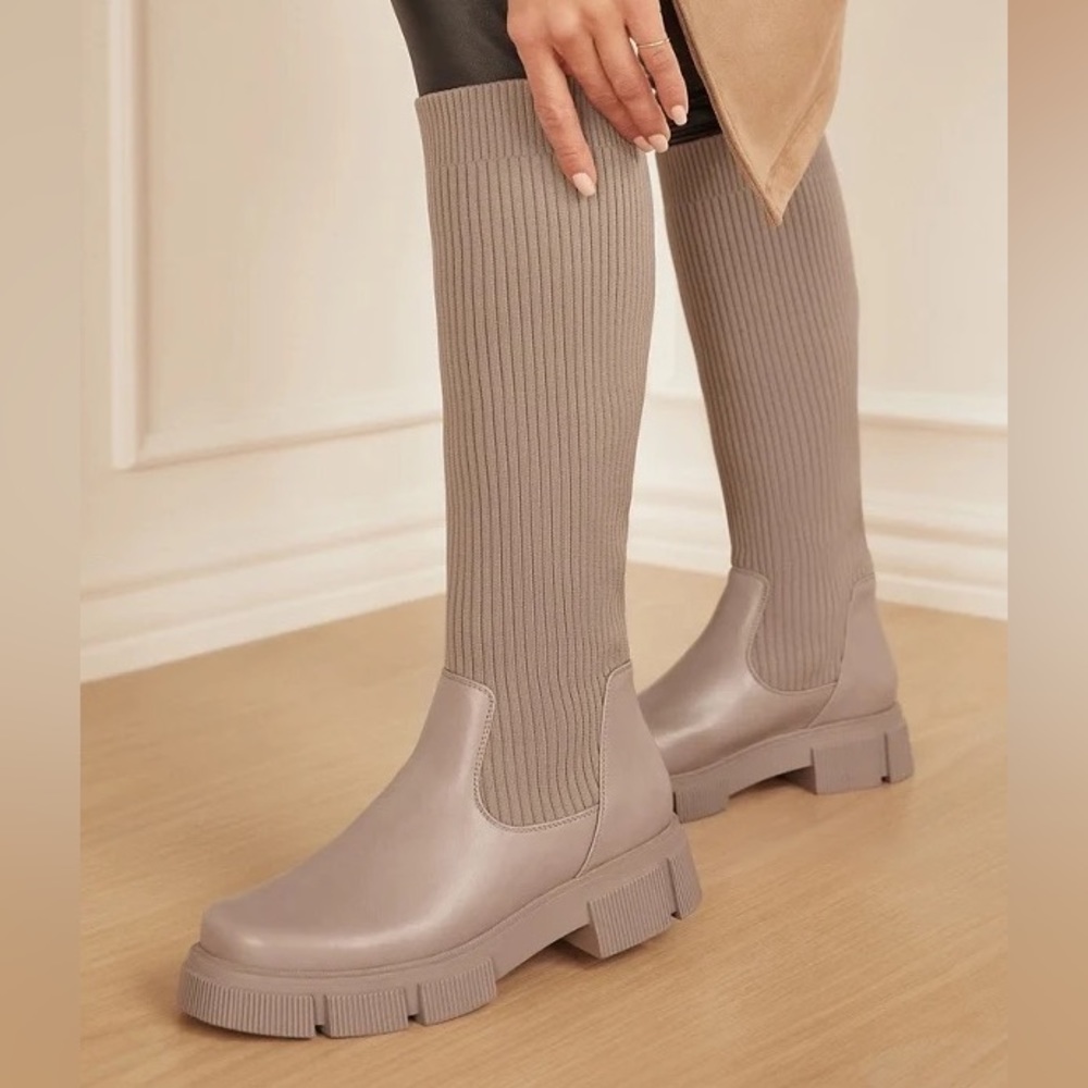 NEW IN BOX JustFab Toni Lug Sole Tall, Flat boots in Sphinx color - size 7